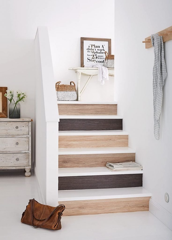 Escaleras empapeladas con vinilos para muebles